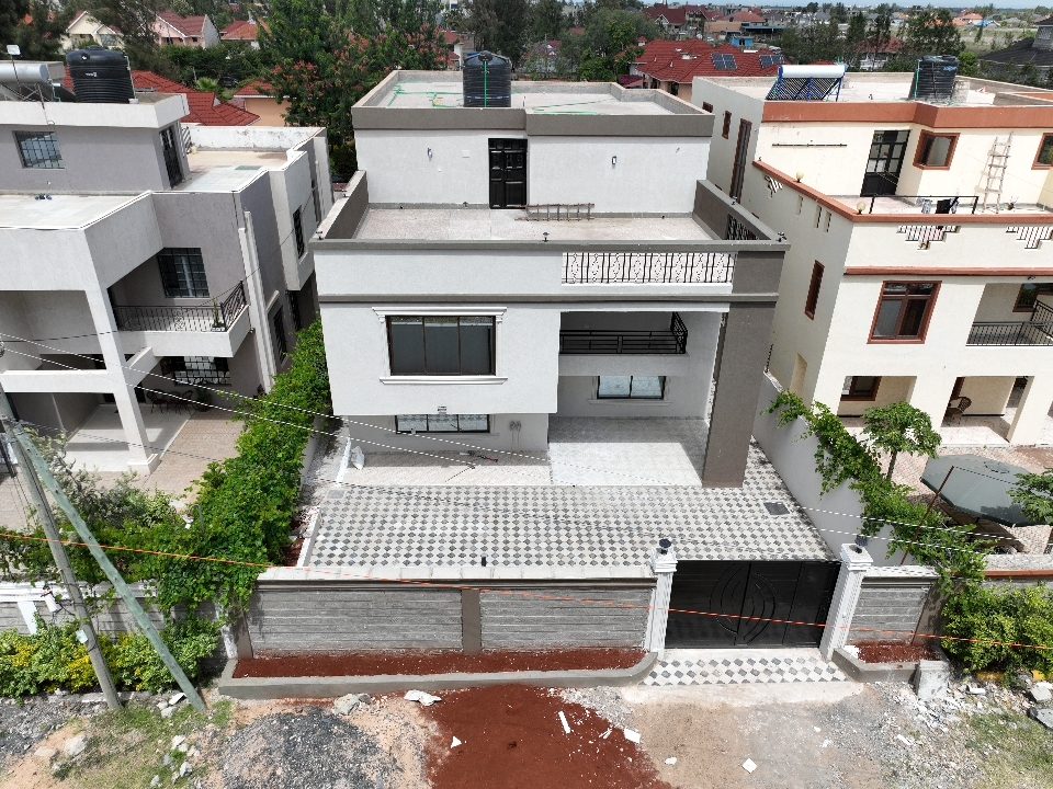 7 Bedroom Maisonette, Katani
